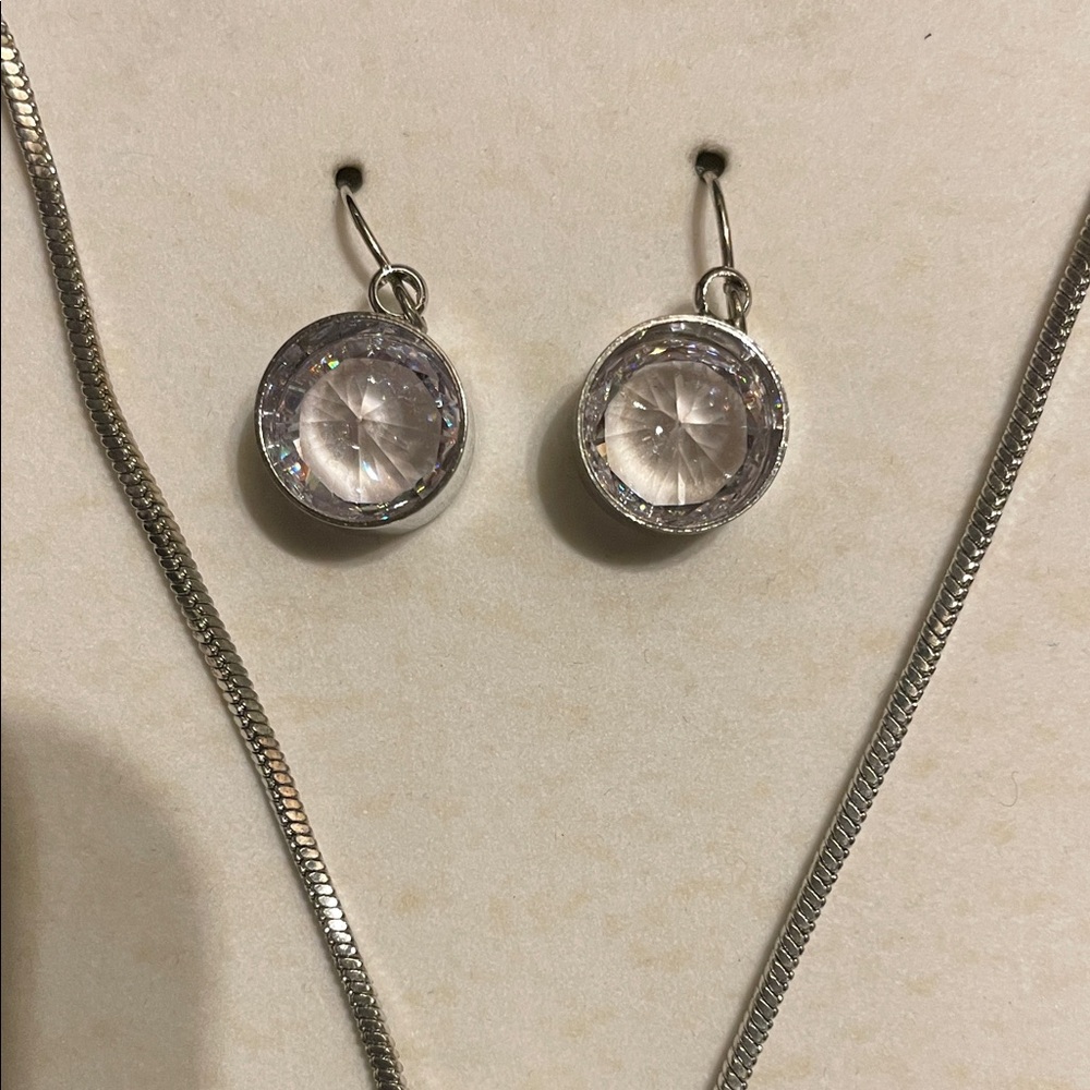 Elegant Silver Necklace and Earring Set - Picture 4 of 5